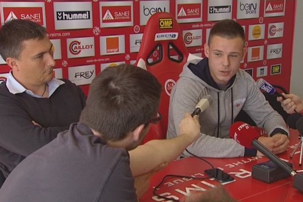 Cédric Darmon, capitaine des U19 du Stade de Reims, répond aux journalistes ce mardi 29 avril 2014, lors de sa toute première conférence de presse.