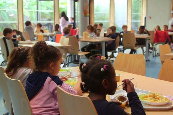 Marseille La Journaliste Valerie Simonet A Teste Les Repas De Cantine Scolaire Pendant Un Mois