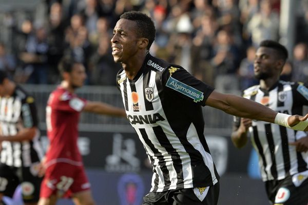 La joie de Kodjia après son but face à Arles-Avignon