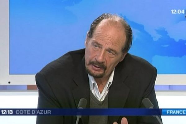 Pour Patrick Amoyel: "Il y a des gens qui veulent s'en prendre à la démocratie. Il faut en parler aux enfants, dès 5-6 ans."