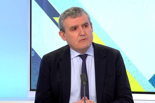 Xavier Breton sur le plateau de Dimanche en politique