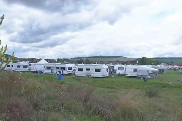 Déjà beaucoup de caravanes à Torvilliers (banlieue de Troyes), à une centaine de kilomètres de Chaumont.