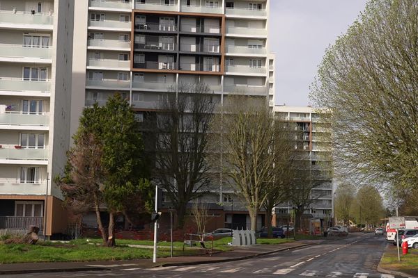 Le nourrisson de quatre mois et demi a été retrouvé mort, dans un appartement dans le quartier du Chemin-Vert à Caen.