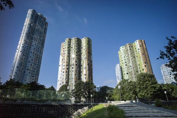 Le tournage avait lieu dans le quartier Pablo-Picasso à Nanterre.