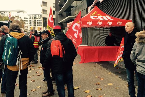 La CGT avait appelé à un rassemblement devant le tribunal de Caen ce lundi alors que le procès en appel du travail dissimulé sur le chantier EPR