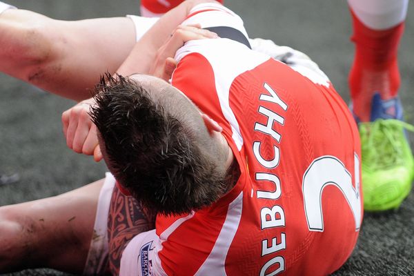 Déjà longuement blessé à l'automne, Mathieu Debuchy se retrouve de nouveau écarté du terrain par une blessure.