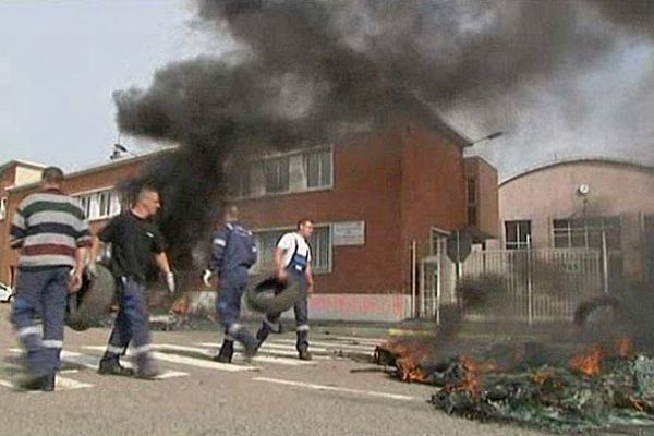 Les salariés du port du Havre protestent mercredi 12 juin