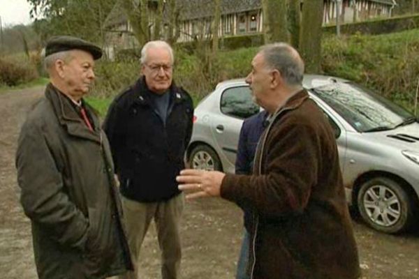 Le président du syndicat du bassin versant face aux riverains lundi matin à St Wandrille