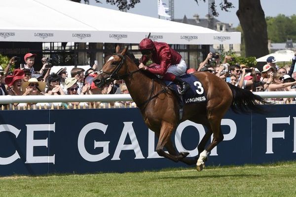 L'Italien Lanfranco Dettori sur Star of Séville, vainqueurs du Prix de Diane 2015 à Chantilly.