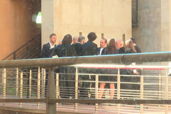 Le coup de force des avocats de la défense devant la cour d'Assises d'Aix-en-Provence