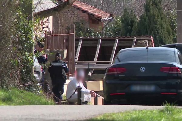 Trois gendarmes ont été grièvement blessés lors d'une explosion dans cette maison de La Chapelle (Allier) mercredi 15 mars.