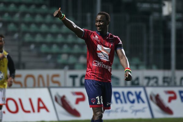 Elu meilleur joueur de Ligue 2 à l'issue de la saison 2015/2016, l'attaquant clermontois Famara Diedhiou ne devrait pas rester au club qui venait pourtant de lever l'option d'achat.