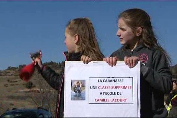 A Mont Louis, dans les Pyrénées-Orientales, on manifestait en famille pour dénoncer, entre autre, les fermetures de classe dans les petites communes de montagne.