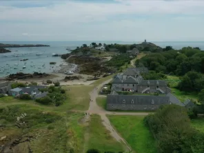 Située à 17 km de Granville, l'archipel de Chausey est prisé des touristes. Trop prisé ?