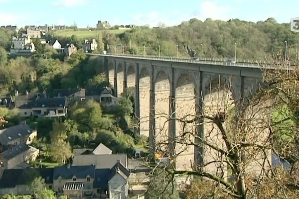 Une pétition a circulé pour que le viaduc de Dinan soit sécurisé. 