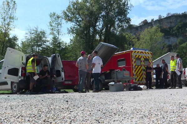 Les secours non loin de la résurgence du Célé dans le Lot lors d'une intervention en 2022