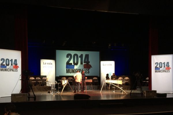 Le plateau de France 3 installé au palais des congrès à Perpignan