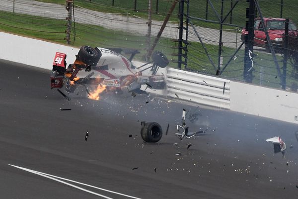 Le crash de Sébastien Bourdais aux essais des 500 milles d'Indianapolis le 20 mai 2017