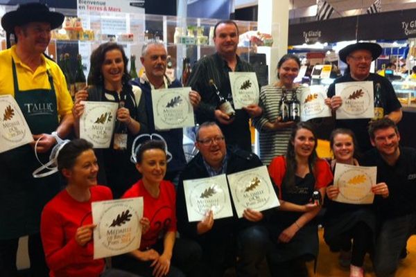 Les lauréats bretons du concours général agricole produits 2014. En haut de gauche à droite : Tallec, La Maison du Cidre, la Brasserie Britt, les brasseries Lancelot. En bas, de droite à gauche : Comptoir de Saint-Malo, Val de Rance, Secrets de famille