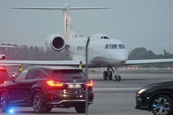 L'avion de l'ancien président des Etats-Unis a atterri vers 21h30, ce vendredi 14 juin.