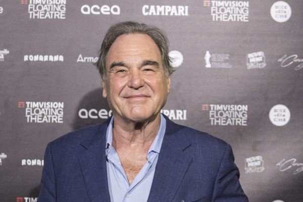 Oliver Stone a remporté quatre Oscar du cinéma, notamment pour Platoon en 1986, et pour Né un 4 juillet en 1989.