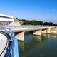 La centrale hydro-électrique de Saint-Chamas, au bord de l'étang de Berre.