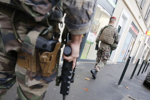 "Opération sentinelle" dans les rues d'Aix-en-Provence le 11 novembre 2016.