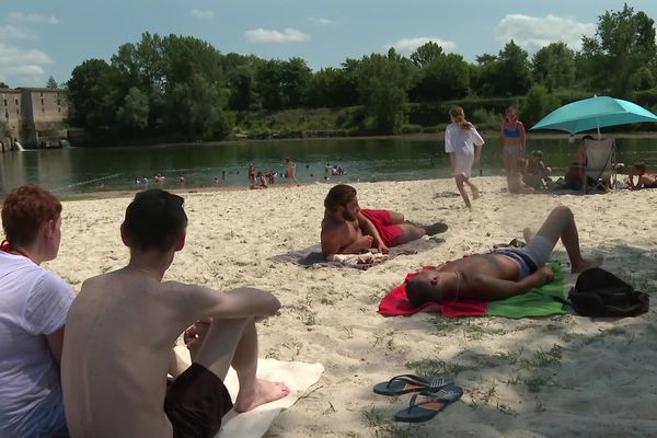 Sur les bords du Lot, il est de nouveau possible de se baigner proche d'Aiguillon.