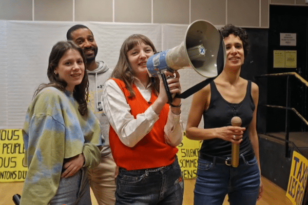 Mathilde Caillard et les membres du groupe "Planète Boum Boum"