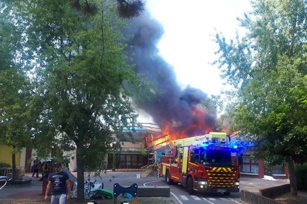 L'incendie a débuté alors que les ouvriers sur place étaient en pause-déjeuner 