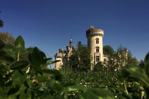 Le château de la Mothe-Chandeniers se prépare à ouvrir au public. 