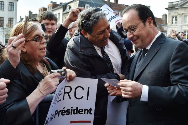 François Hollande a pris un bain de foule à Boulogne-sur-Mer. 