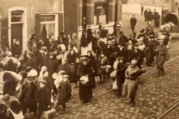 En mars 1917, des milliers de Saint-Quentinois sont forcés de quitter la ville.