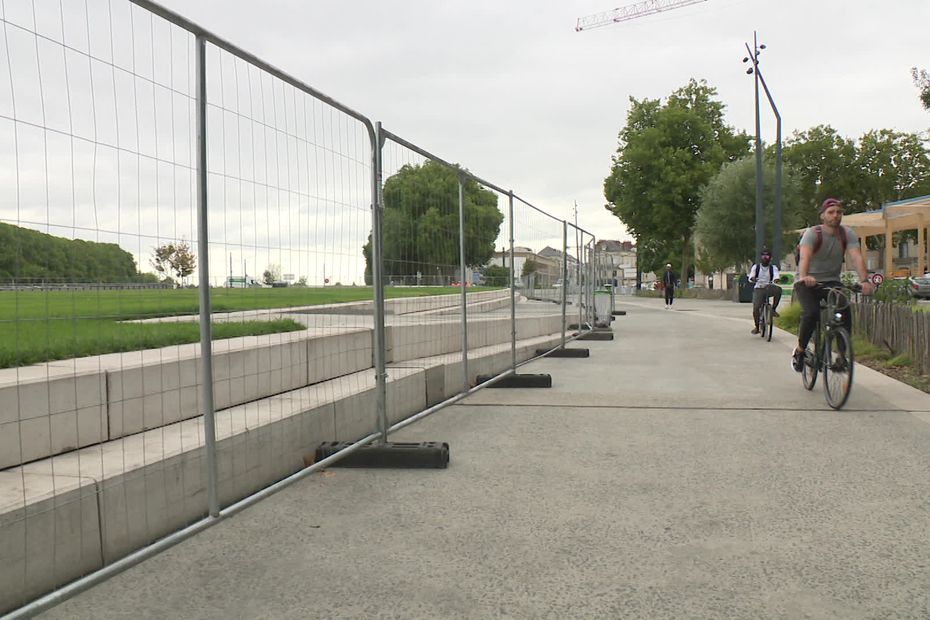 11 days after the triple murder, the esplanade Cœur de Maine in Angers is still closed to the public.