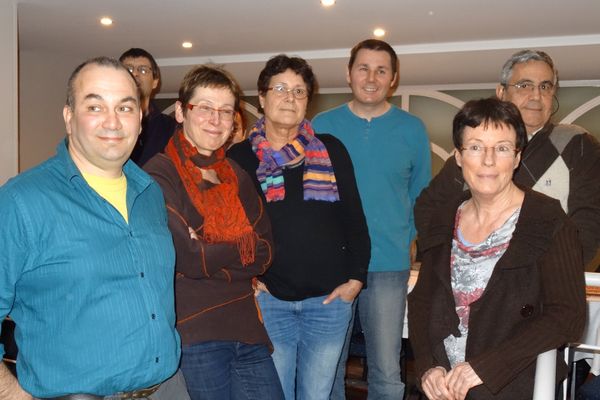 Les candidats de Lutte ouvrière à Lyon : Jean Noël Dudukdjian (1er),Arlette Couzon (4ème), Marie Christine Pernin (8ème),Olivier Minoux( 7ème),Alain Terno (5ème) et Anne Marie Chambon (9ème) 