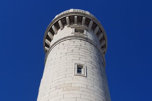 Balades Occitanes A Sete Le Phare Saint Louis Veille Toujours Sur Le Port De L Ile Singuliere