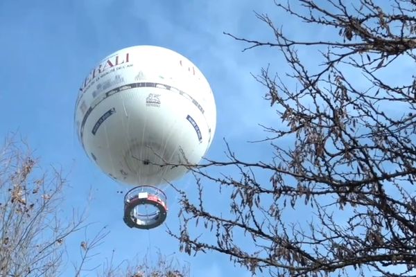 Le ballon Generali en survol au dessus du 15e arrondissement.