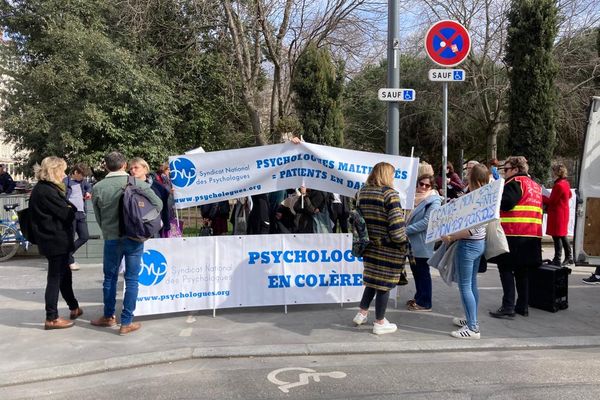 A Lyon, Les Psychologues Redescendent Dans La Rue