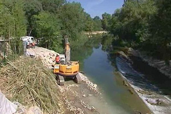 Les berges du Lez doivent être consolider pour éviter tout débordement en cas de crue. Août 2015.