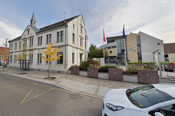 La ville d'Hésingue fait partie de la communauté d'agglomération de Saint-Louis.