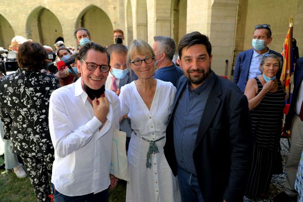 Passage de relais entre Olivier Py et Tiago Rodrigues à la direction du festival d'Avignon, aux côtés de Françoise Nyssen la présidente.