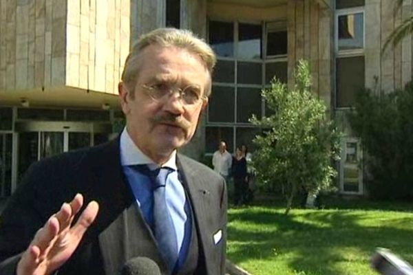 Frédéric Thiriez devant la préfecture de Bastia, après sa rencontre avec Alain Rousseau, le nouveau préfet de Haute-Corse. 