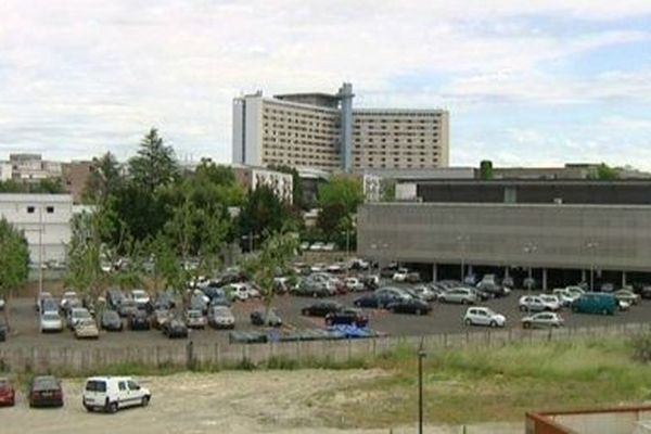 La première victime a été transportée dans un état très grave au centre hospitalier Pellegrin à Bordeaux. 