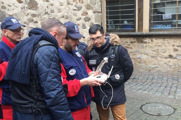 Le drone des Pompiers de l'Urgence Internationale qui a survolé la rue de la Boucherie ce lundi.