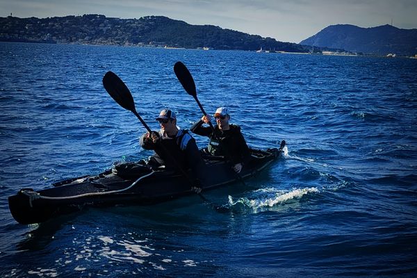 Les participants parcourront 240 km de traversée avec un marin blessé.