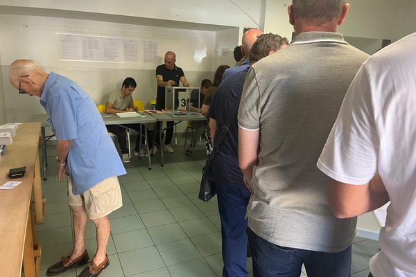 L'affluence pour voter au 13e bureau de vote de Bastia.