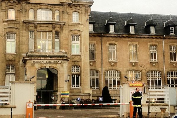 La maternité Adolphe Pinard du CHU de Nancy sous haute surveillance, mercredi 19 décembre 2012