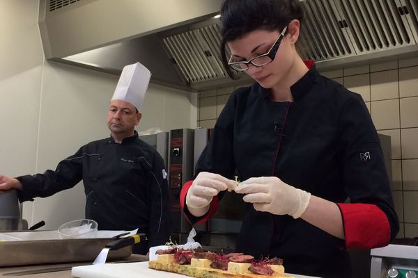 Félicia est élève en bac pro cuisine à Poitiers