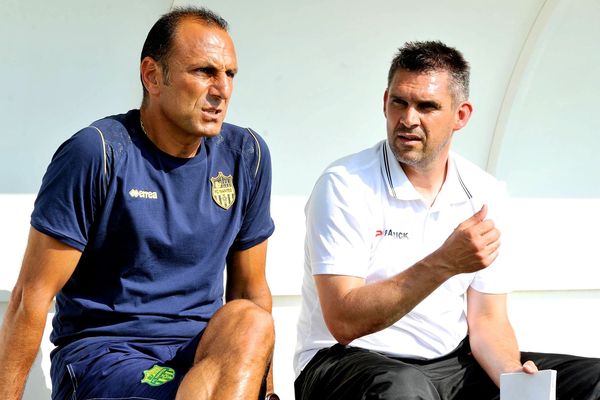 Michel Der Zakarian et Jocelyn Gourvennec en début de saison lors d'un match amical.