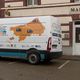 Le "médicobus" est un centre de santé mobile qui s'installe dans de petites communes rurales